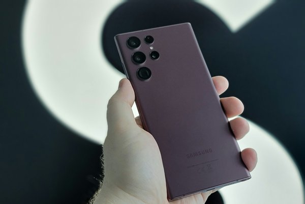 Comment configurer les paramètres de notification pour les alertes de sécurité sur un Samsung Galaxy S21 ?